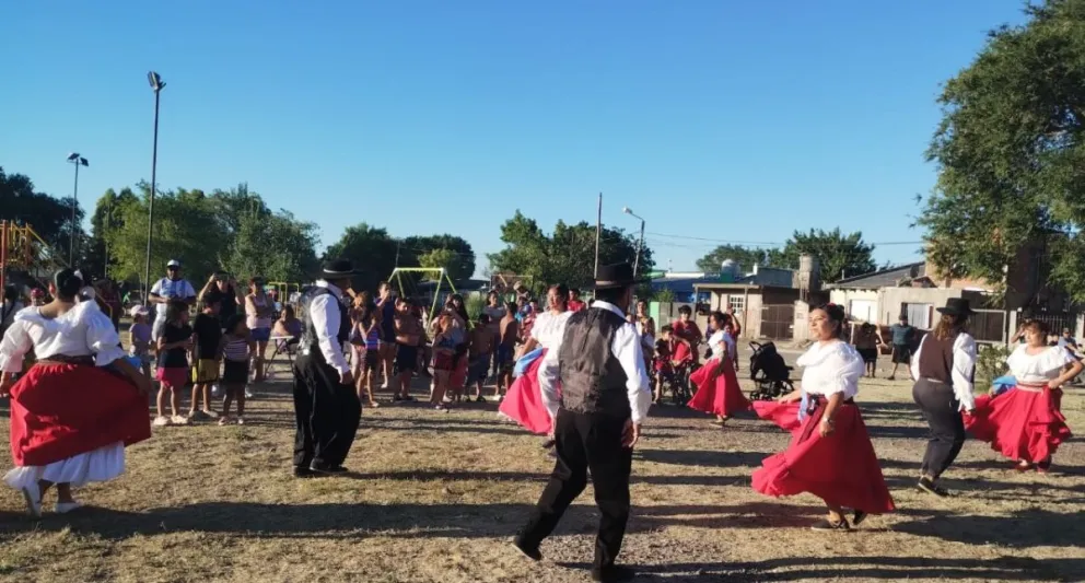 El encuentro de vecinos se desarrolló en la plaza Stefi Teuque. 