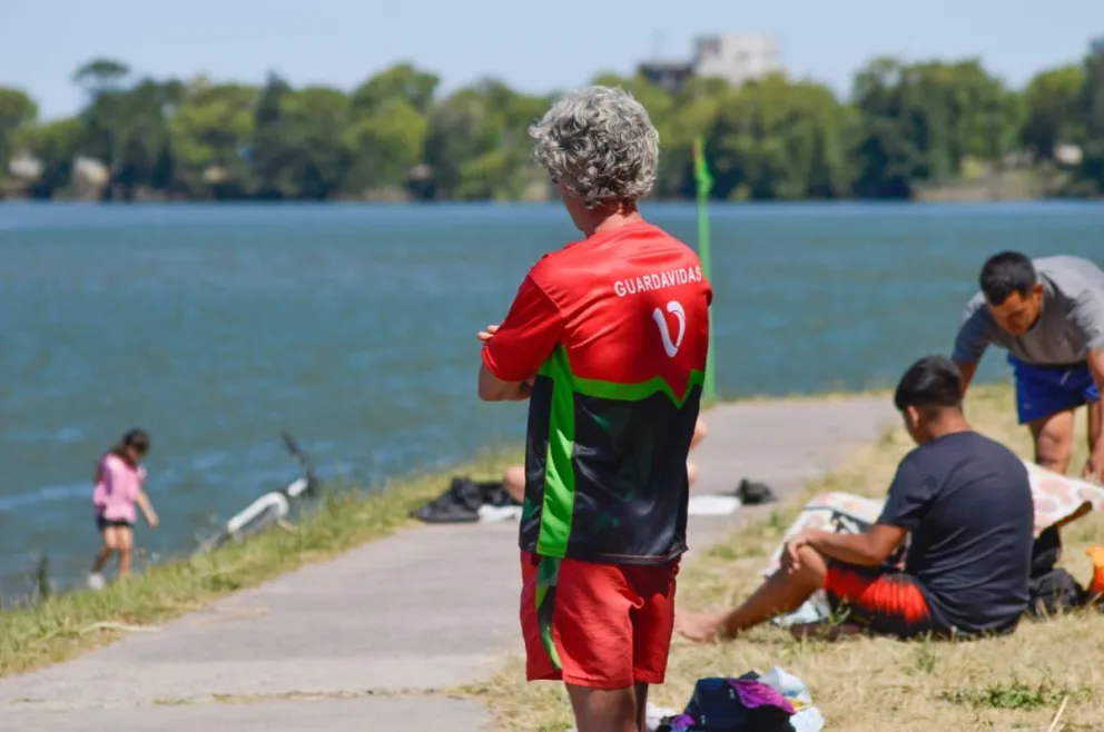 Se recomienda extremar precauciones ante la persistencia de las altas temperaturas. Foto: Emanuel Mirenghi.