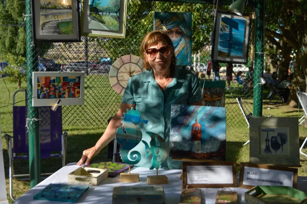 La jornada se inició con mucho calor, pero no fue excusa realizar la feria. Fotos Emanuel Mirenghi.