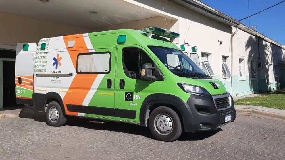 Ambulancia del Siarme en la guardia del Zatti. Aún se desconoce quien fue el agresor. Foto archivo.