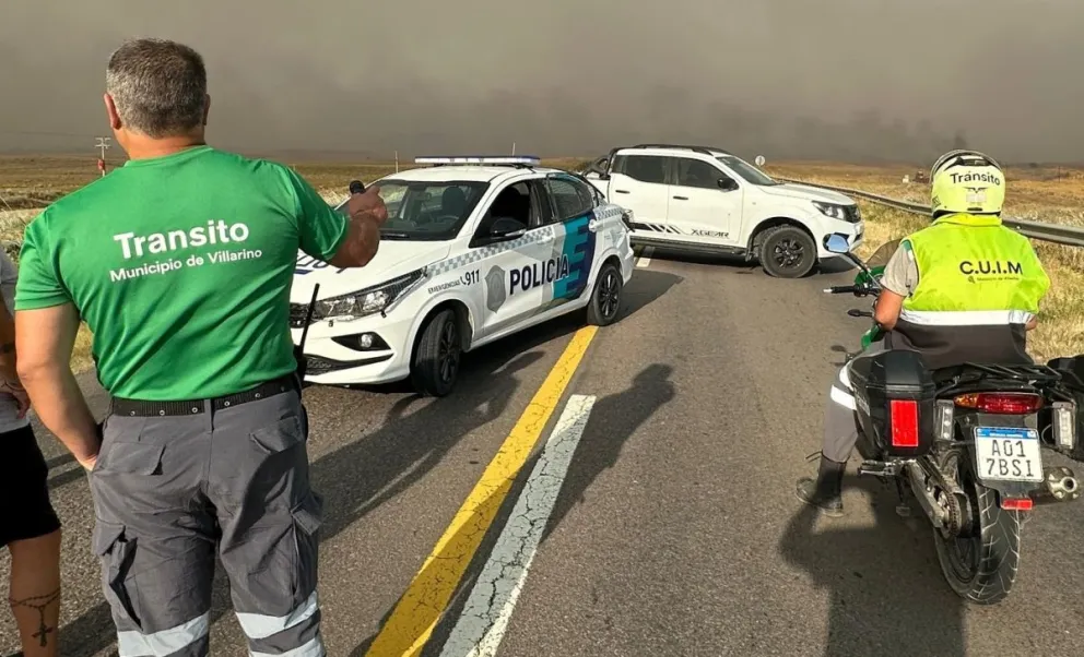 Momentos de mayor tensión durante la jornada anterior en la 22, cerca de Médanos. Foto gentileza Villalonga Hoy.