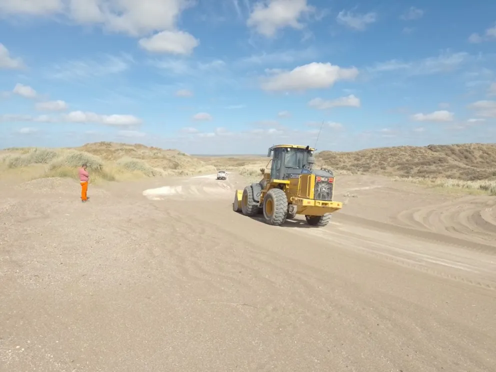Vialidad Rionegrina con intensas labores en la ruta 1. Foto gentileza.