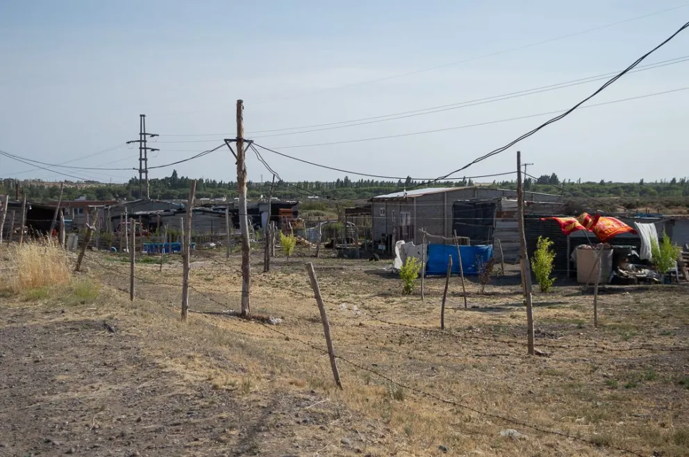Detrás de cada episodio, el mismo trasfondo: la dificultad de miles de familias para acceder a la vivienda propia.