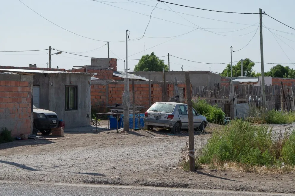 La intervención abarca el retiro de 1.238 metros de cableado de alto peligro y la instalación de una red formal para normalizar el servicio domiciliario. Foto: Archivo. 