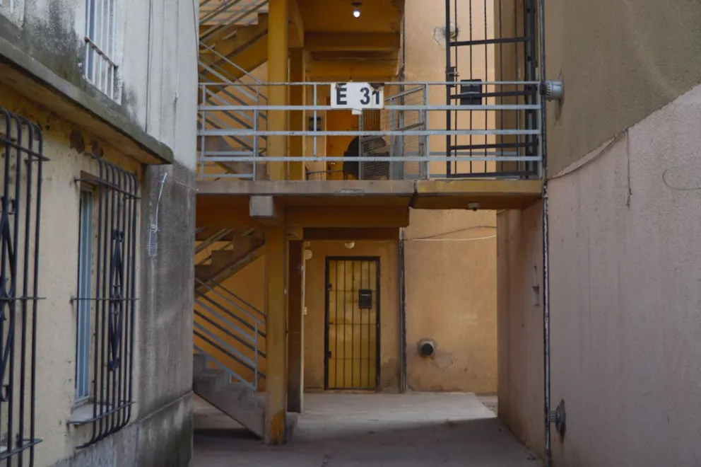 Conflicto por un departamento en la Escalera 31 del barrio América. 