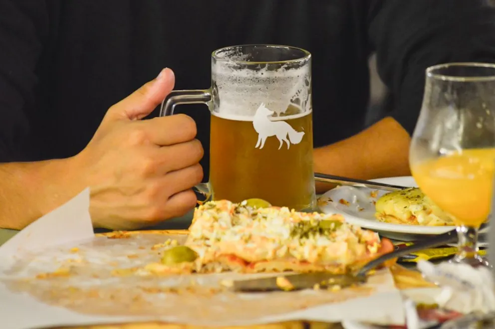 Mientras algunos trabajaron con una importante concurrencia, especialmente en la costanera, otros aguardaban una mayor afluencia para la cena. En la mayoría de los casos, las reuniones se concretaron sin reservas previas. Foto: Archivo.