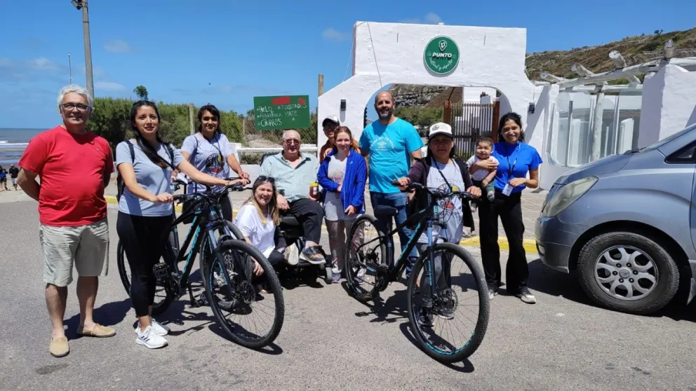 En bicicleta, al aire libre y con una fuerte impronta de cuidado ambiental y valoración del patrimonio local. Foto: Gentileza.
