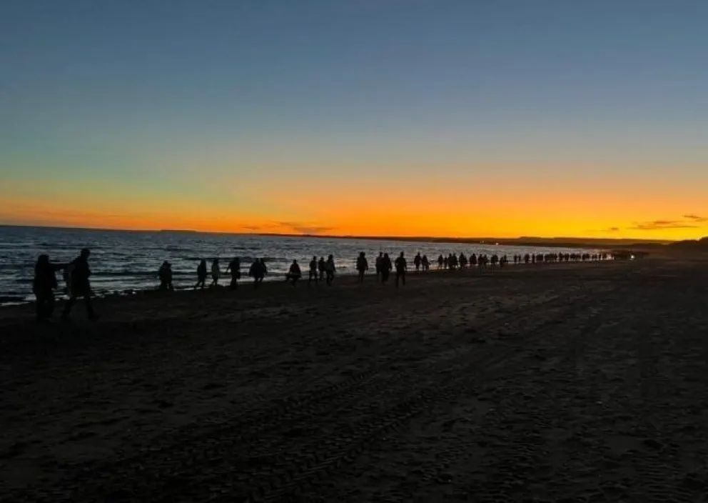 Una larga fila muestra el entusiasmo de la actividad física. Foto Carlos Aguilar/Informativo Hoy.