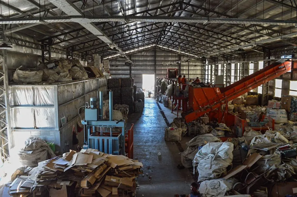 La planta del GIRSU se tomó como un modelo a seguir para una pareja de franceses. Fotos Emanuel Mirenghi. 