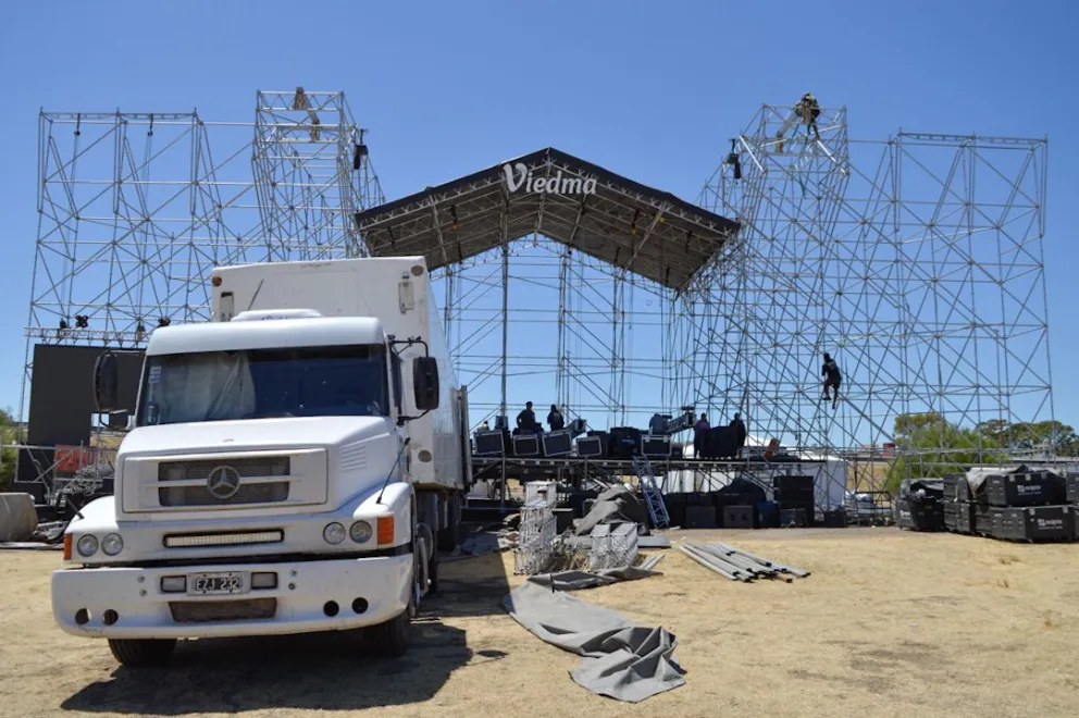 Trabajos a pleno en el Parque Ferreira de Viedma. Fotos Emanuel Mirenghi. 
