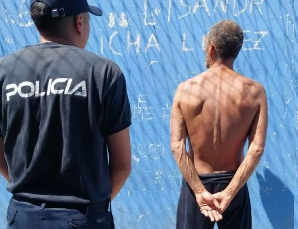 Detenido por parte de la Comisaría Primera de Viedma, por exhibiciones obscenas. 