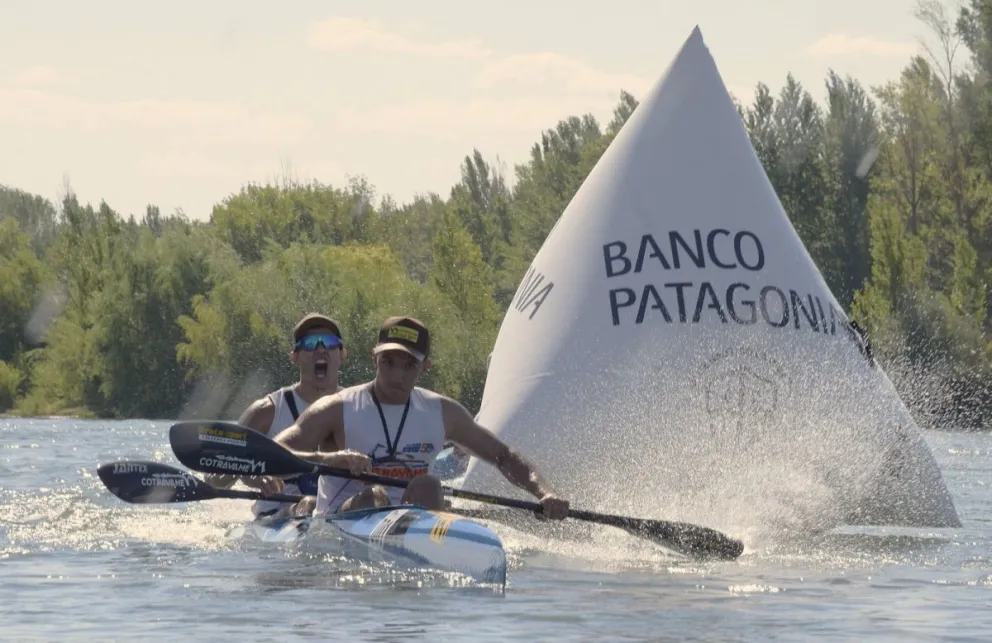 Se achica poco la distancia en la general. Foto: Gentileza A Puro Remo