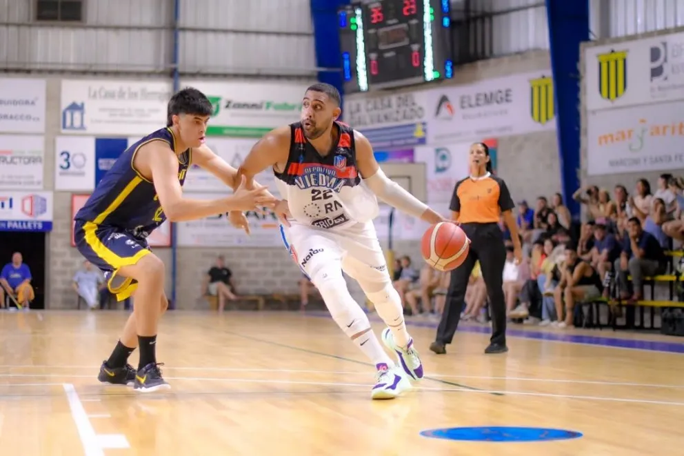 Deportivo Viedma no pudo en la primera presentación del año. 