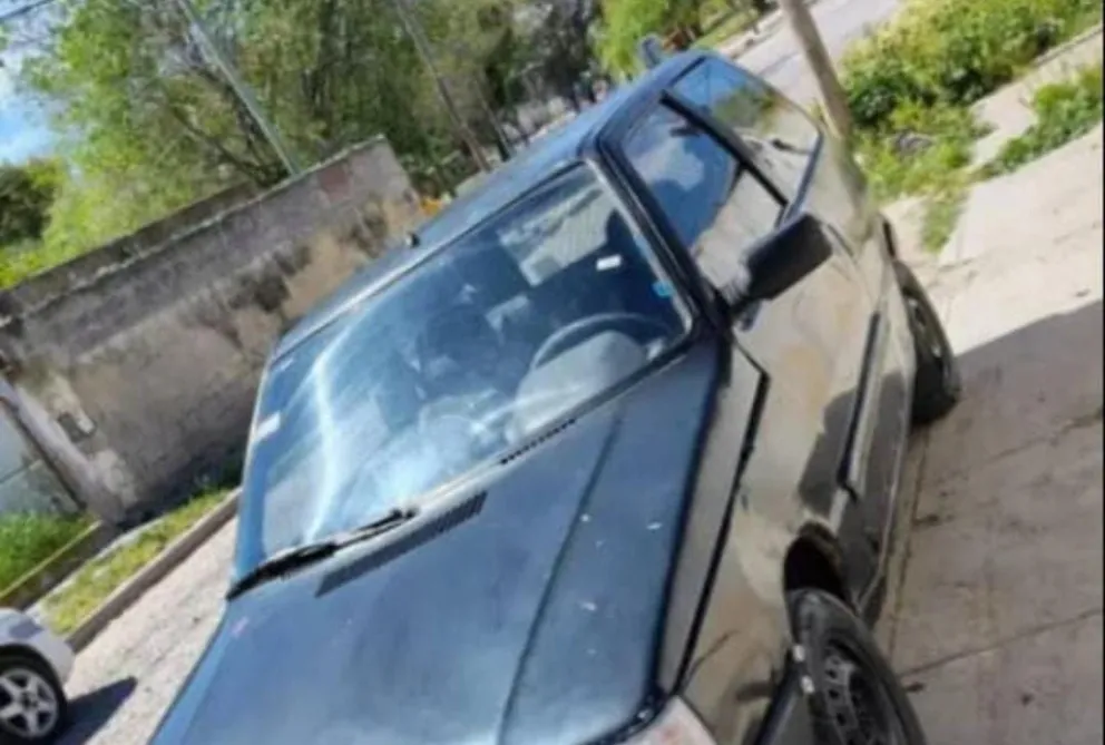 El vehículo que era buscado. Foto gentileza Taxistas en movimiento.