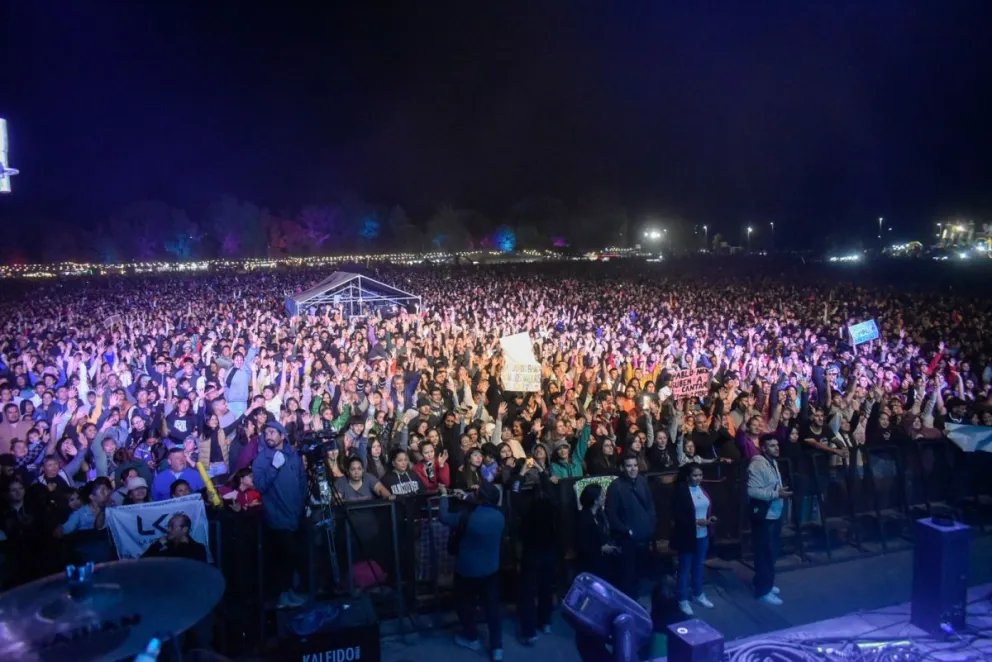 Alrededor de 80 mil personas en la última noche.