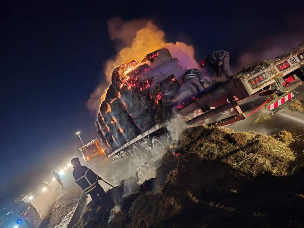 Los fardos venían ubicados en el acoplado del camión. 