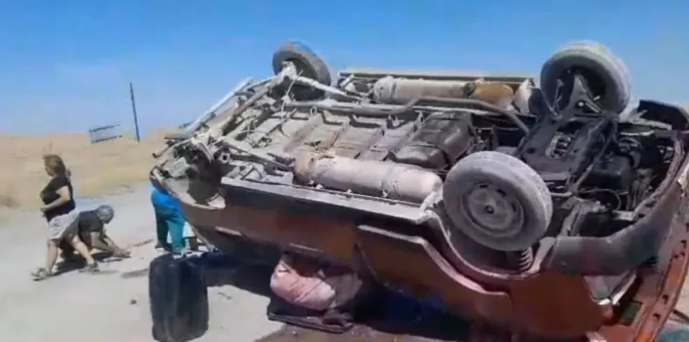 La camioneta quedó en el medio del camino. 