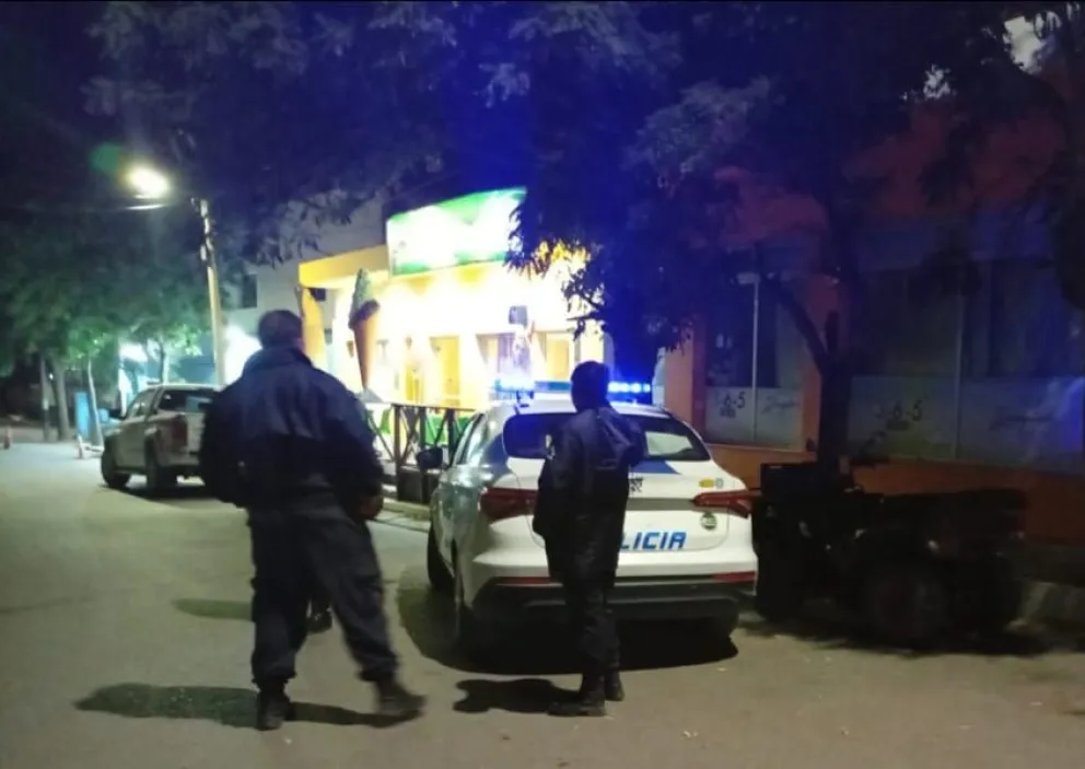 Instantes en que se registraba el procedimiento en la madrugada pasada. Fotos gentileza.