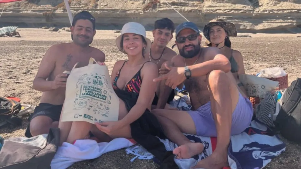 Campaña ambiental en costa de la región atlántica. 