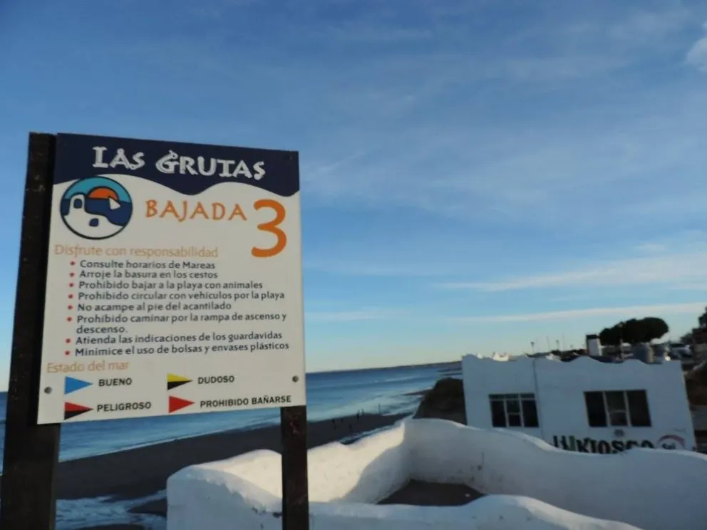 Hay cartelería informativo de los lugares. 