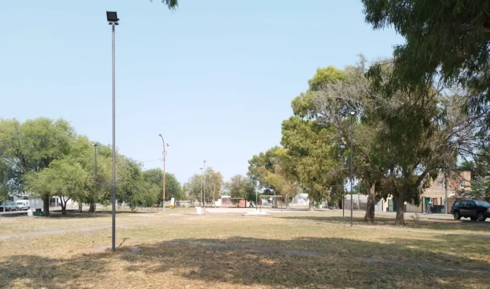 La plaza fue alcanzada por el programa "Viedma limpia en comunidad".