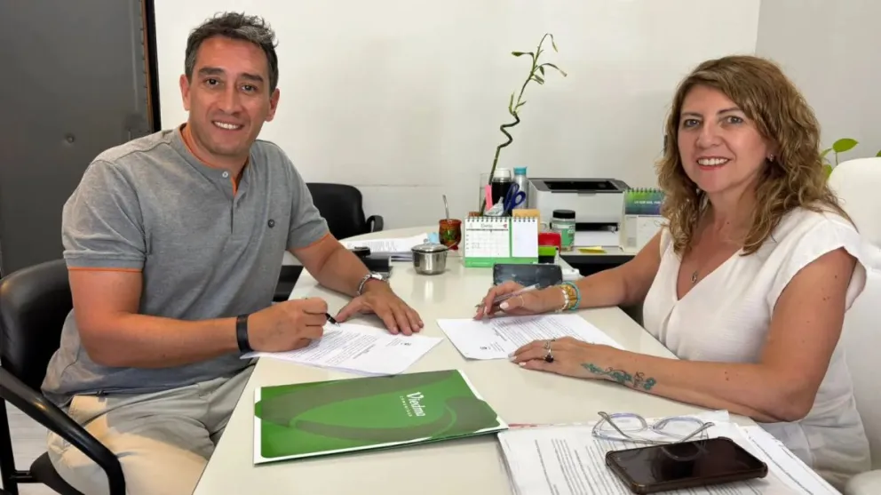 El convenio lo firmaron el intendente Marcos Castro y la secretaria de la Función Pública Tania Lastra.