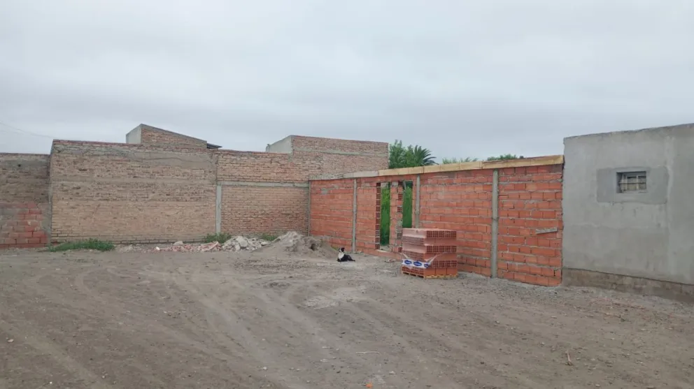 Playón deportivo en el barrio Santa Clara en pleno desarrollo. 