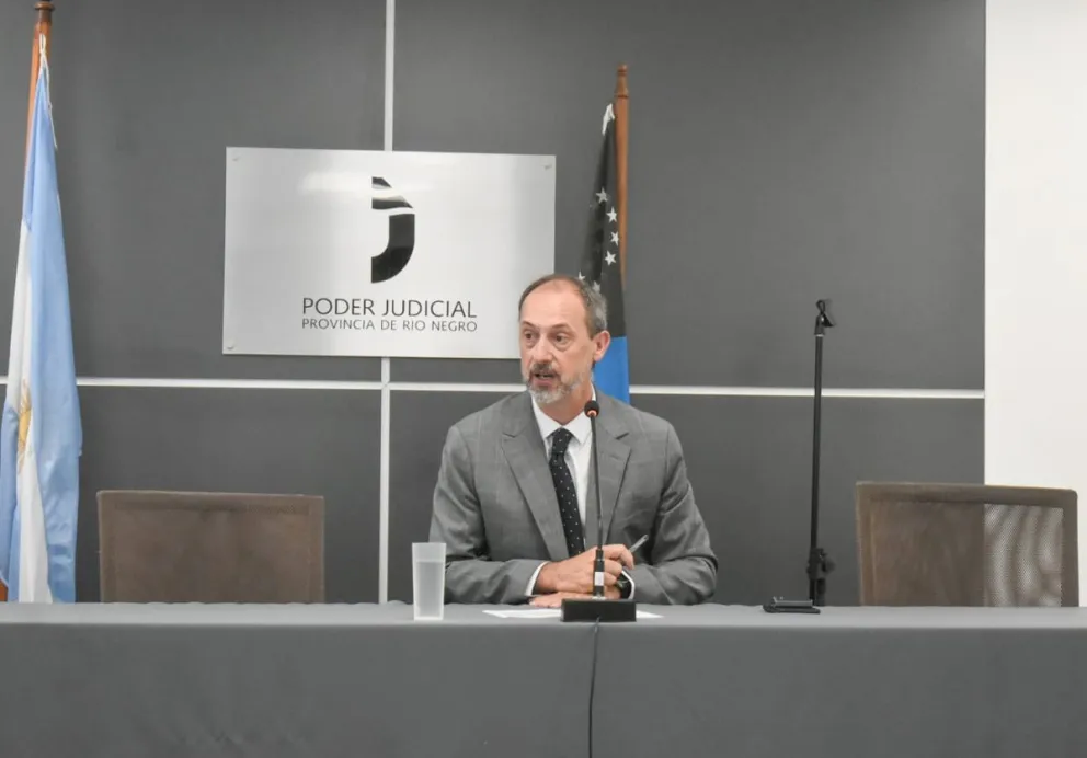 Brussino, frente al hombre que desoyó una prohibición de acercamiento. 