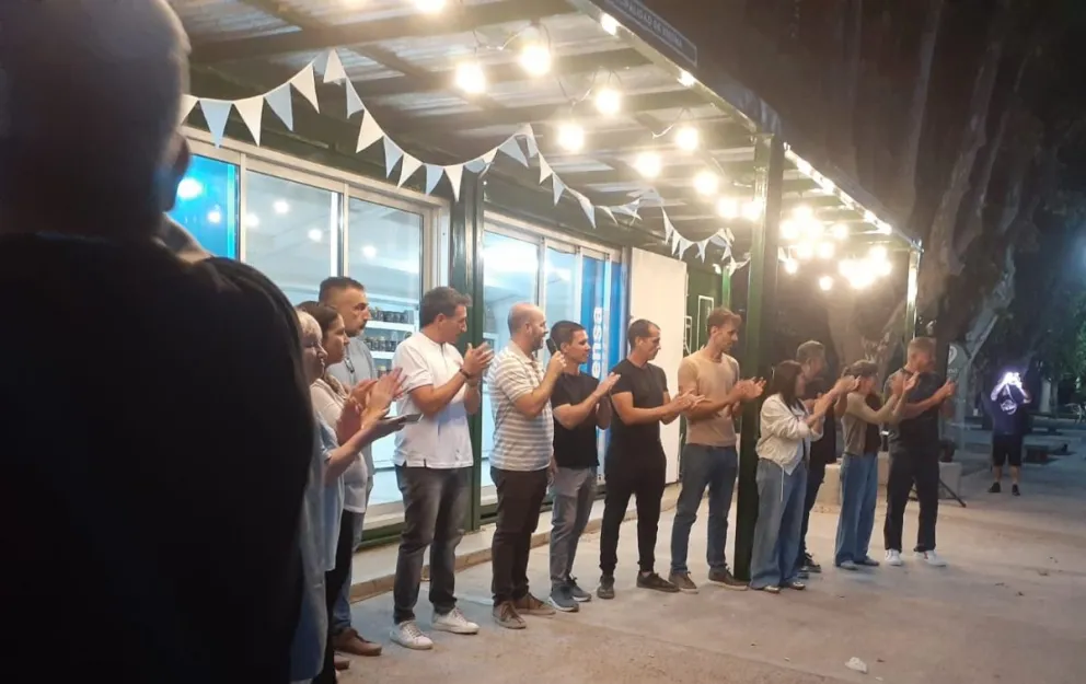 Acto de reapertura con la presencia del intendente Castro.