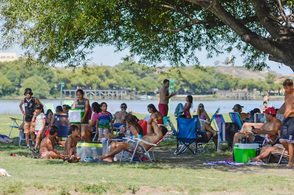 Otro día con sol a pleno para disfrutar del río y de la playa.