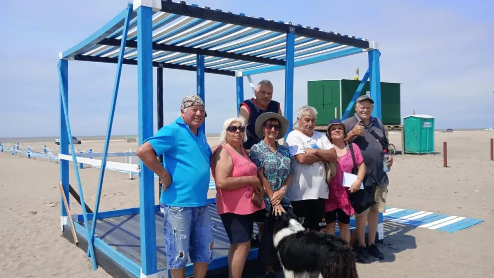 Playa inclusiva en El Cóndor gracias a la asociación Estrellas del Mar. 