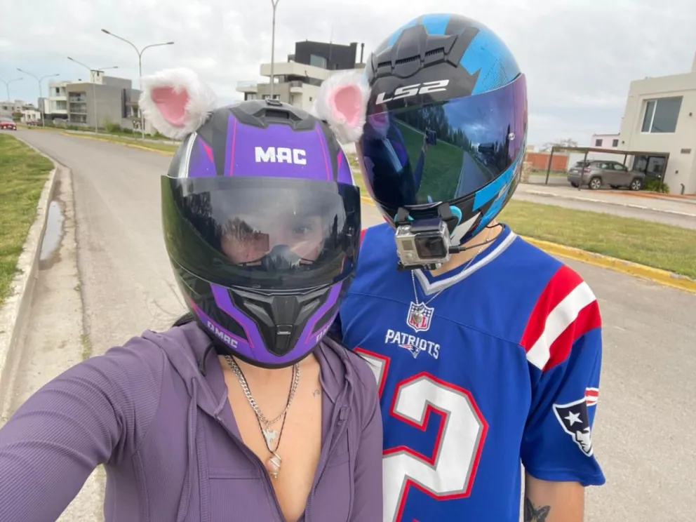 Pareja que innovó con motoblog en la Comarca. 