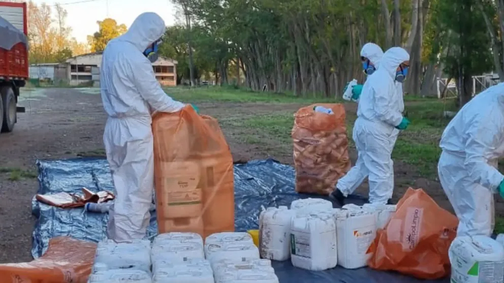 Aplicación de fitosanitarios en campos de la región. Fotos: Gobierno de Río Negro. 