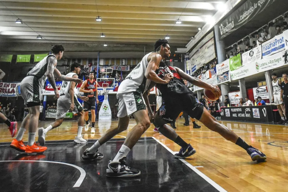 Prueba superada para Deportivo Viedma. Fotos: Vanesa Schwemmler para NoticiasNet.