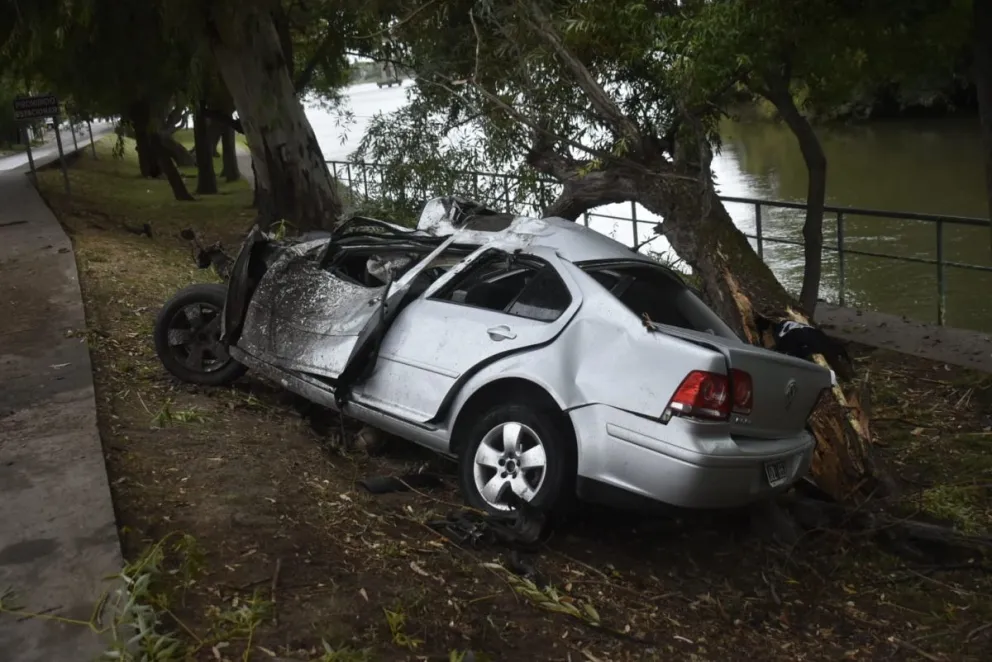 La peor noticia del accidente en la costanera de Patagones. Foto Vanesa Schwemmler. 