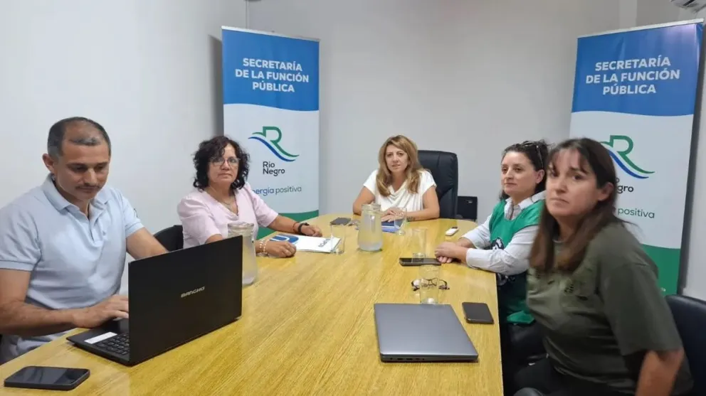 Mesa de la Función Pública con los gremios en el anterior encuentro paritario del 22 de enero. Crédito: Gobierno de Río Negro
