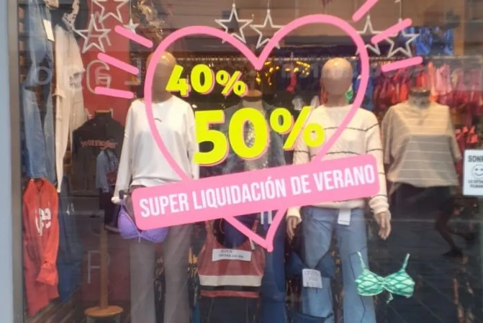 Ventas con liquidaciones en varios comercios grutenses. 