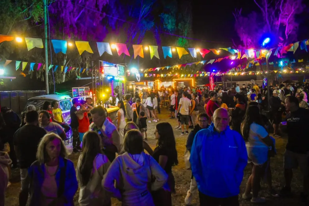 Disfrute total en la primera jornada de la Fiesta del Mar y El Acampante. Fotos Vanesa Schwemmler para NoticiasNet. 