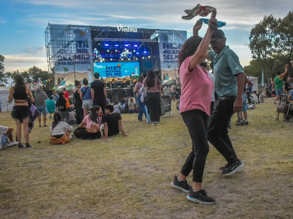 El folclore marcó el inicio de la segunda noche en el escenario de la Fiesta. Fotos Vanesa Schwemmler para NoticiasNet.