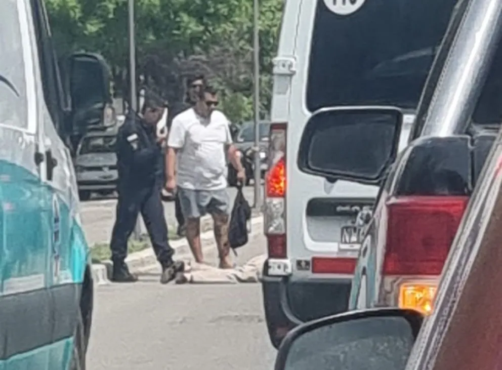 El auxilio llegó frente a una conocida panificadora y oficinas públicas. Fotos gentileza.