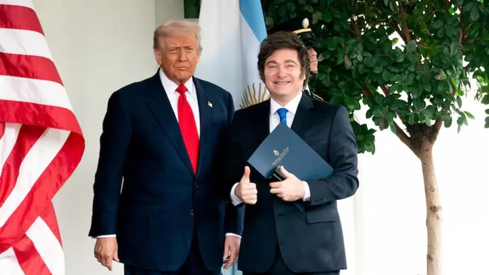 Donald Trump junto a Javier Milei. 