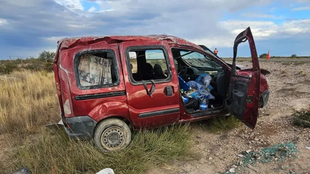 Otra Kangoo destrozada. Foto gentileza.