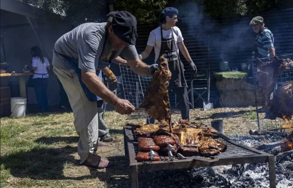 Al calor de las brasas. Fotos: Eugenia Neme.