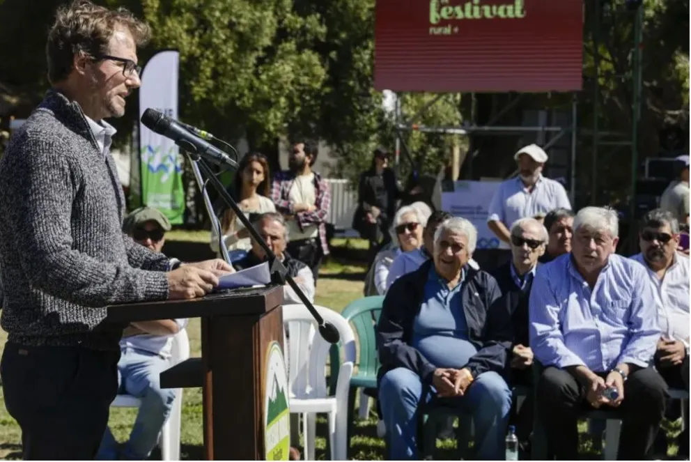 Ballerini en su discurso durante el acto oficial en la Rural. Foto de Eugenia Neme. El Cordillerano.