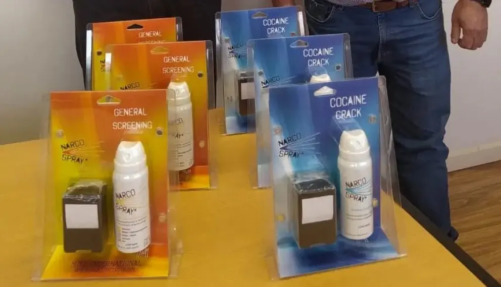 Los envases se parecen a una perfumina. Foto Gobierno de Río Negro.