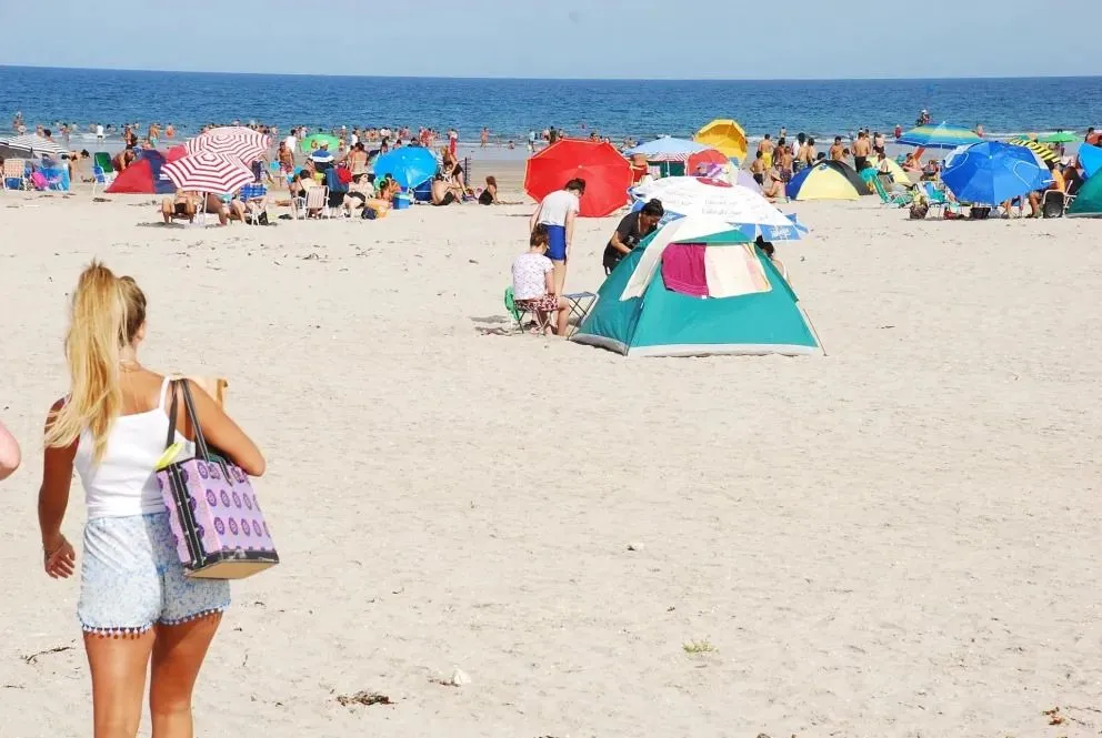 La villa vive su pico de afluencia turística durante el fin de semana largo. 