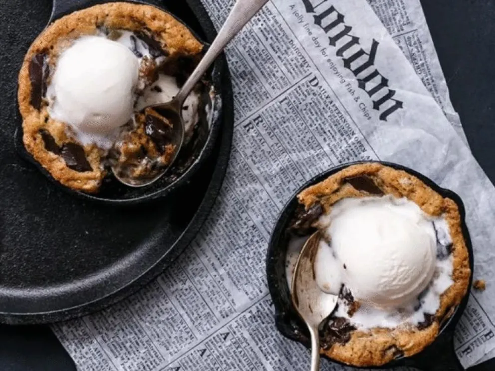 Cookie pie con helado de crema americana. 