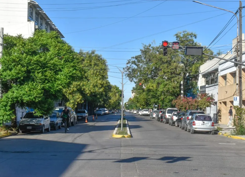 Viedma amaneció con la mayoría de los organismos funcionando, pero con muy poco movimiento. Fotos: Vanesa Schwemmler