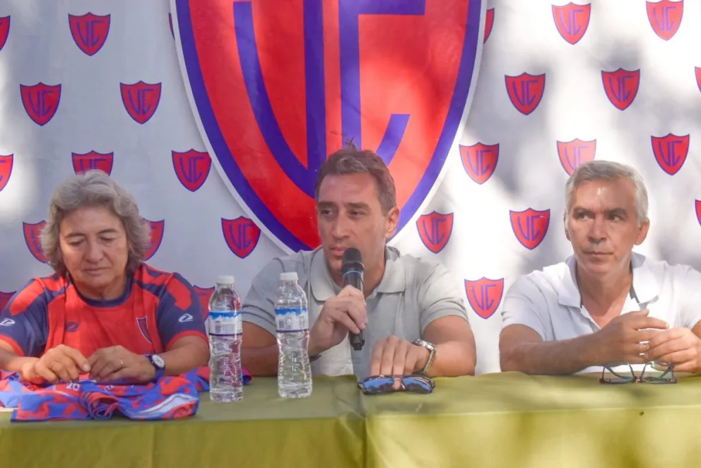 Conferencia de prensa de La Puente a Puente en el club Villa Congreso. Fotos Vanesa Schwemmler para NoticiasNet. 