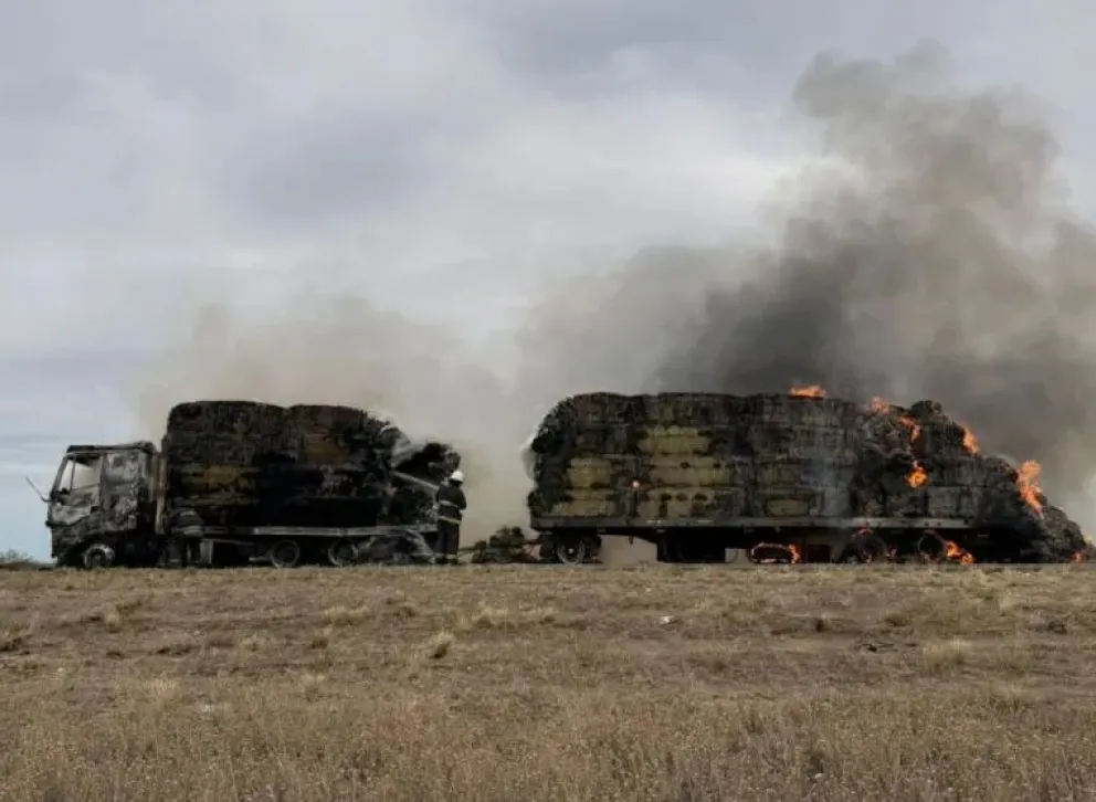 Fue consumido totalmente por las llamas. Foto gentileza 7 en Punto (Choele Choel).
